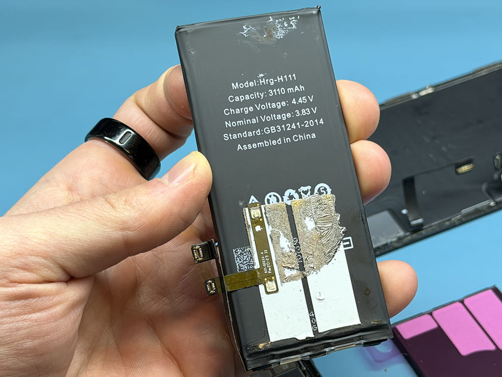 Podlepení baterie iPhone